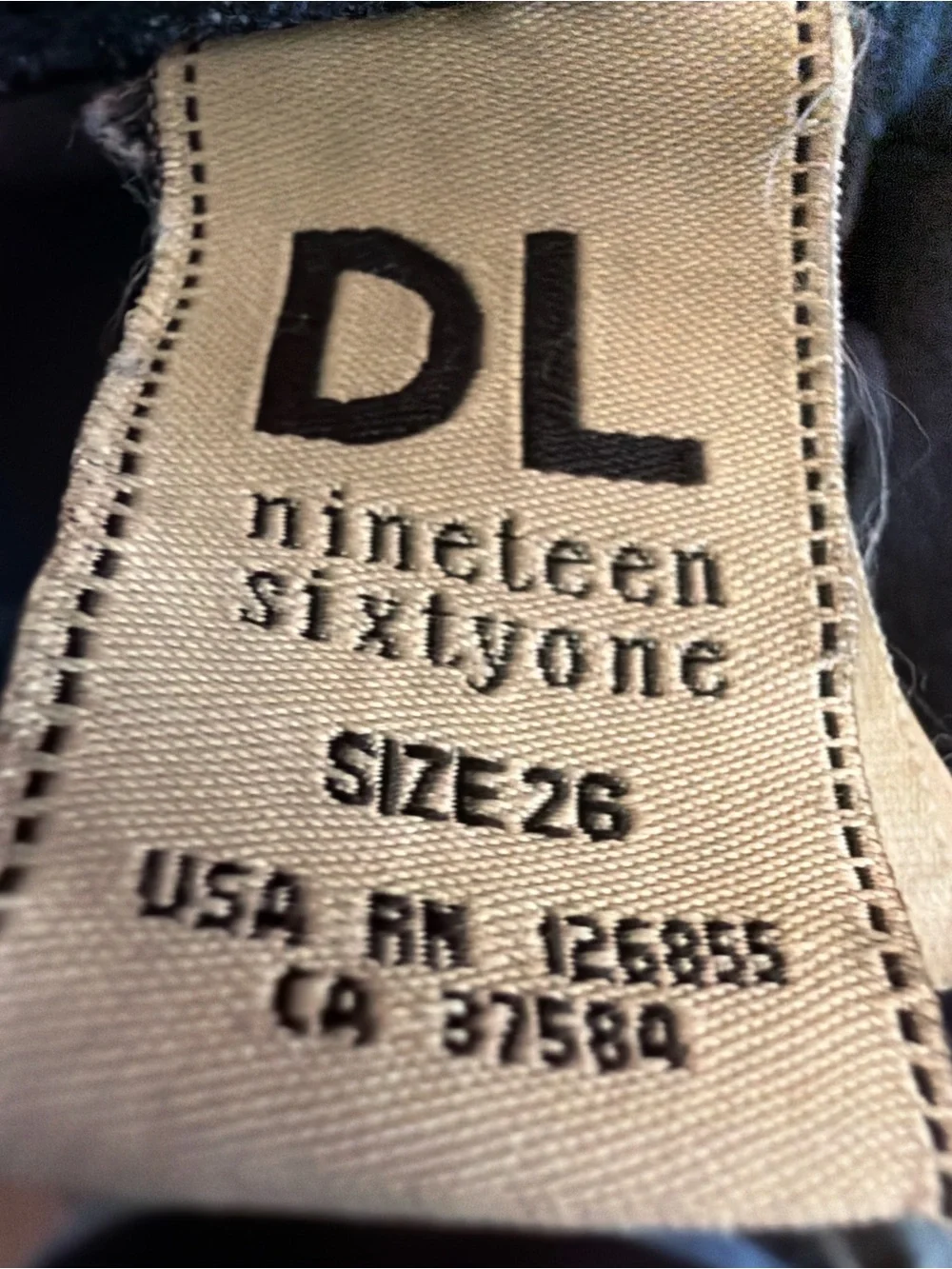 DL1961 Riley Boyfriend Jeans Nassau Wash Size 26 Premium Stretch Denim - Picture 7 of 10
